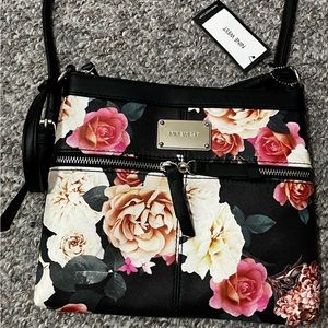 Nine West women’s floral cross body purse!